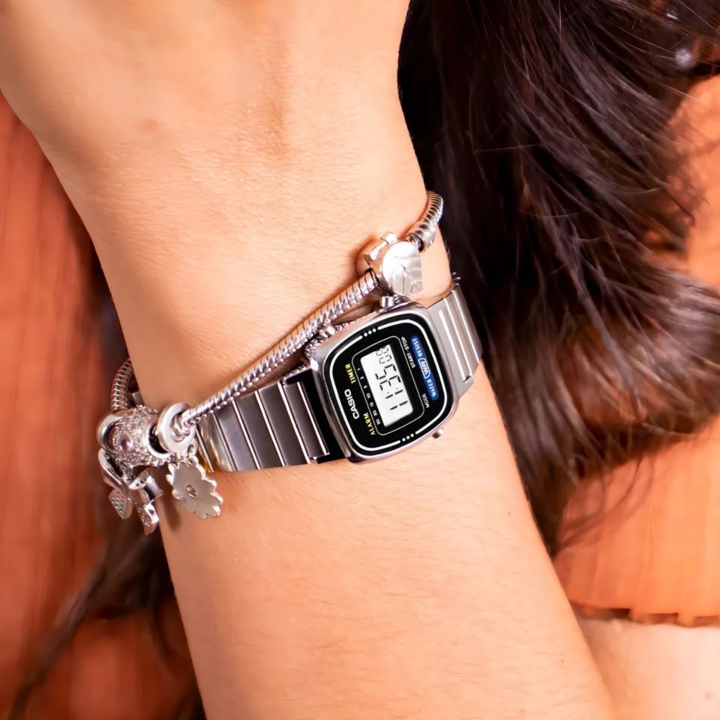 Reloj Casio LA670WA-1DF Vintage Mini Plateado Original | Unisex